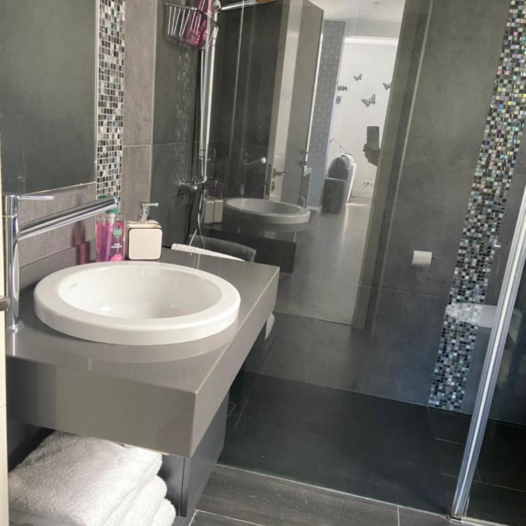 BrisasVTsansebastian In Zurriola Beach, Penthouse, sea views - Apartamento de 2 dormitorios - 30