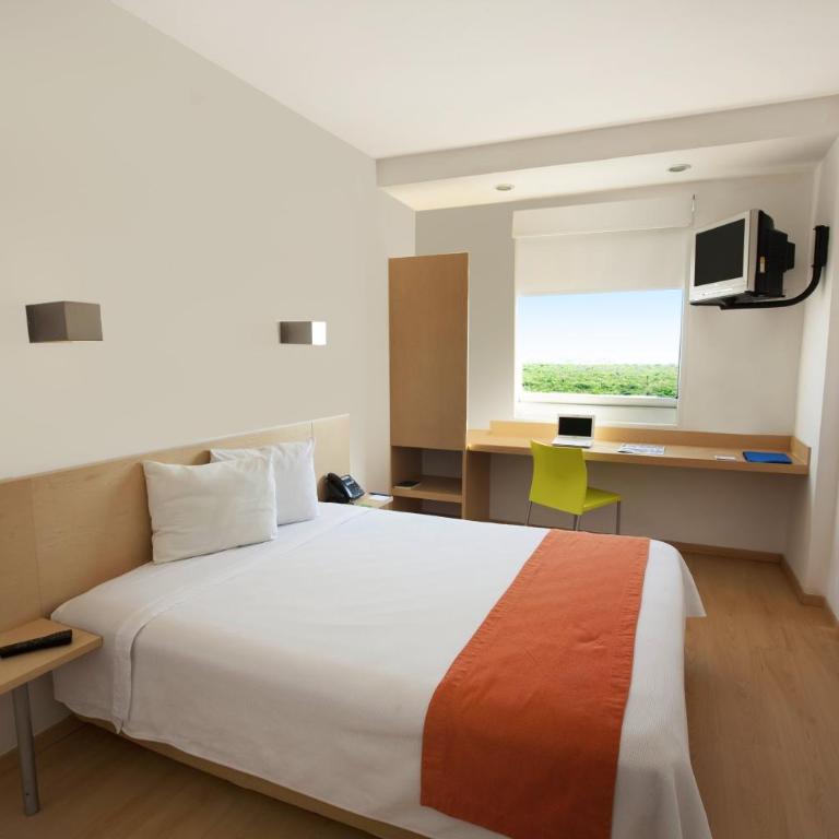 One Monterrey Aeropuerto - Superior Queen Room - 1