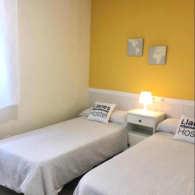 Albergue Internacional de Llanes - Habitación Doble con baño privado - 2 camas - 1