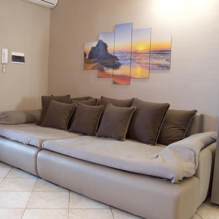 Condominio Le Palme - Appartamento con 2 Camere da Letto - 2