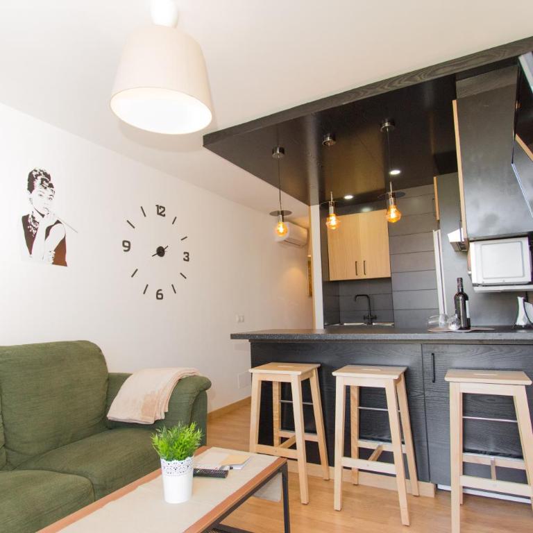 Tropical Friendly Holiday Home - One-Bedroom House - 3
