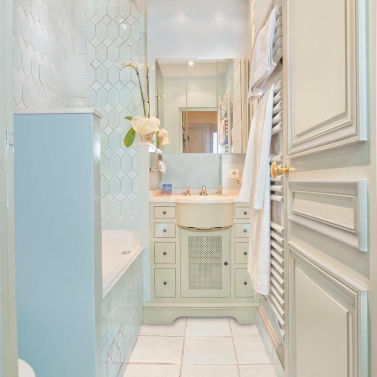 Luxury, Calm and Elegance in the heart of Champs-Elysées with a bottle of Champagne and AC - Appartement 1 Chambre - 42