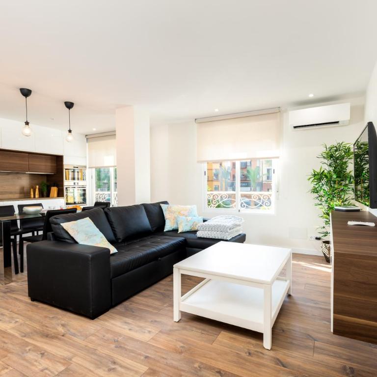 La Casa de los Mapas - Three-Bedroom Apartment - 1