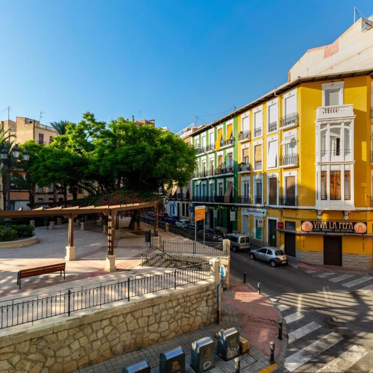 La Casa de los Mapas - Three-Bedroom Apartment - 6