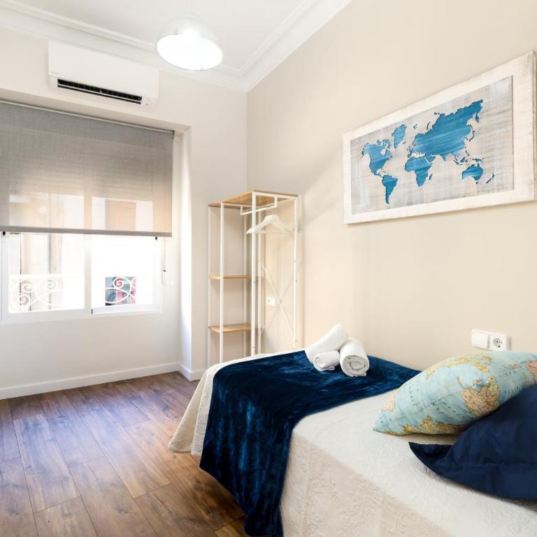 La Casa de los Mapas - Three-Bedroom Apartment - 20
