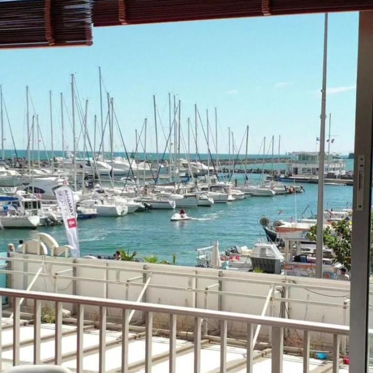 Résidence de standing la Pêcherie Spacieux T3 comme un cocon familial vue mer et sur l'avant port Sur le bout du bout de Cap d'Agde seule cap en Occitanie - Apartment with Sea View - 41