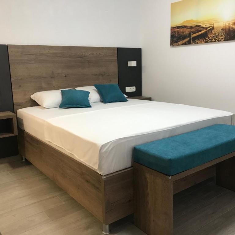 REZEVICI BOUTIQUE VILLA - Double Room with Balcony and Sea View - 11
