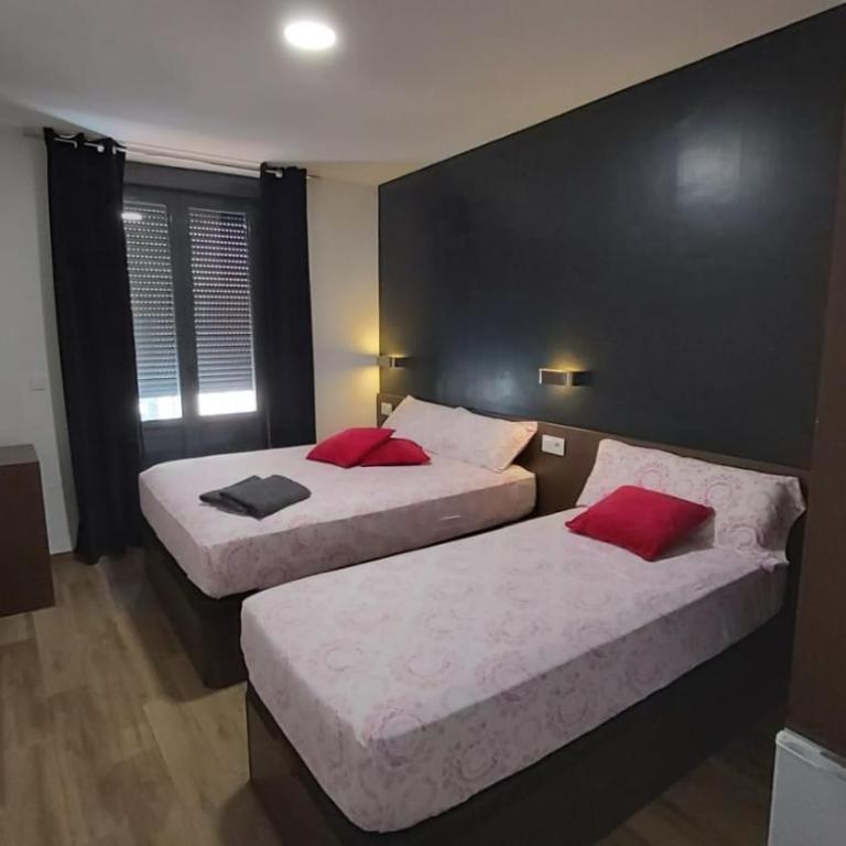 Hostal Corazón de Madrid 1 - Triple Room with Private Bathroom - 9