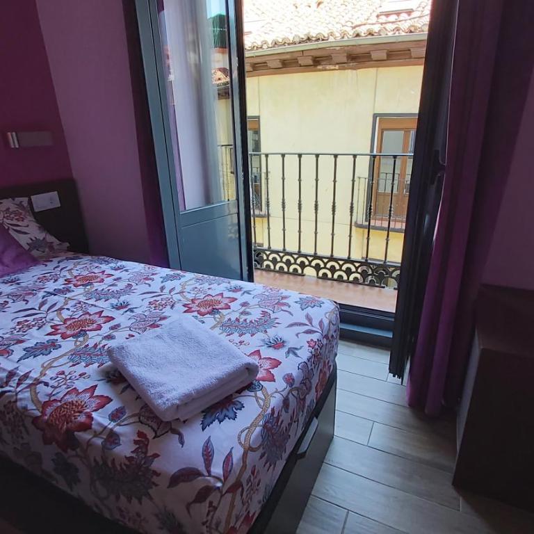 Hostal Corazón de Madrid 1 - Single Room with Private Bathroom - 9