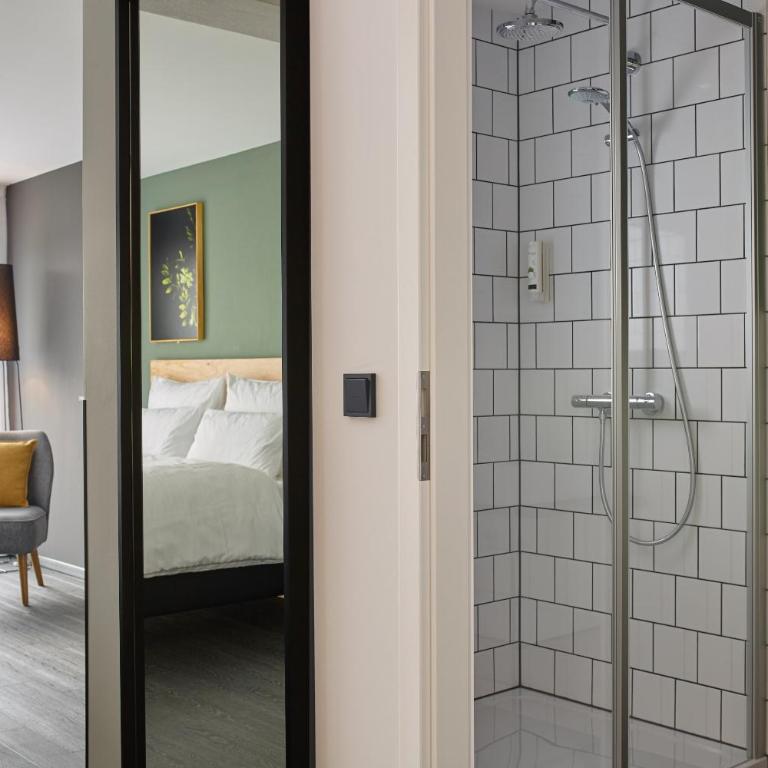 Winterfeld Guest House Bodenmais - Deluxe Zimmer mit Kingsize-Bett - 4