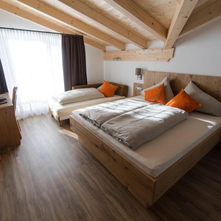 Gasthof Sportalm - Dreibettzimmer mit Balkon - 3