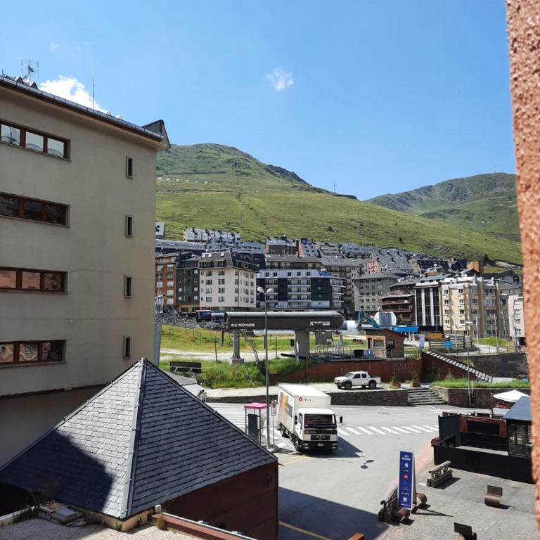 Altissim Grizzly - Estudio con vistas a las montañas - 1