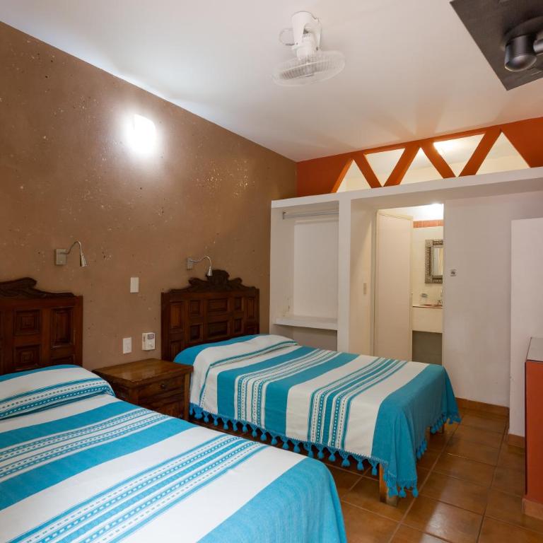 Hotel Hortencia - Deluxe Double Room with Two Double Beds - 1