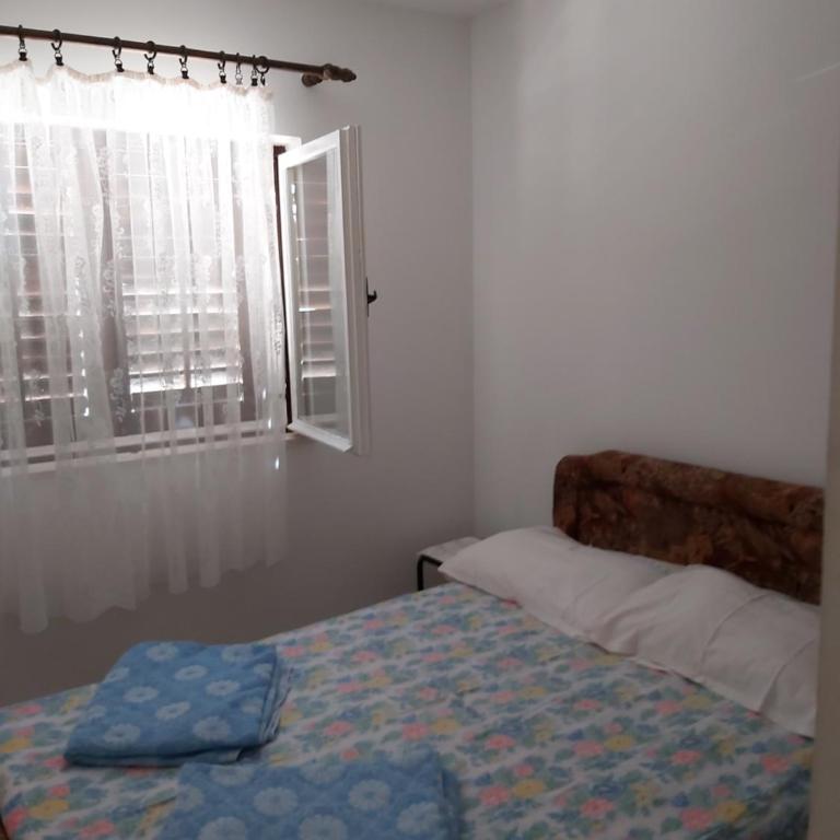 Apartment Miki - Deluks Dvokrevetna Soba sa Bračnim Krevetom i Balkonom - 3