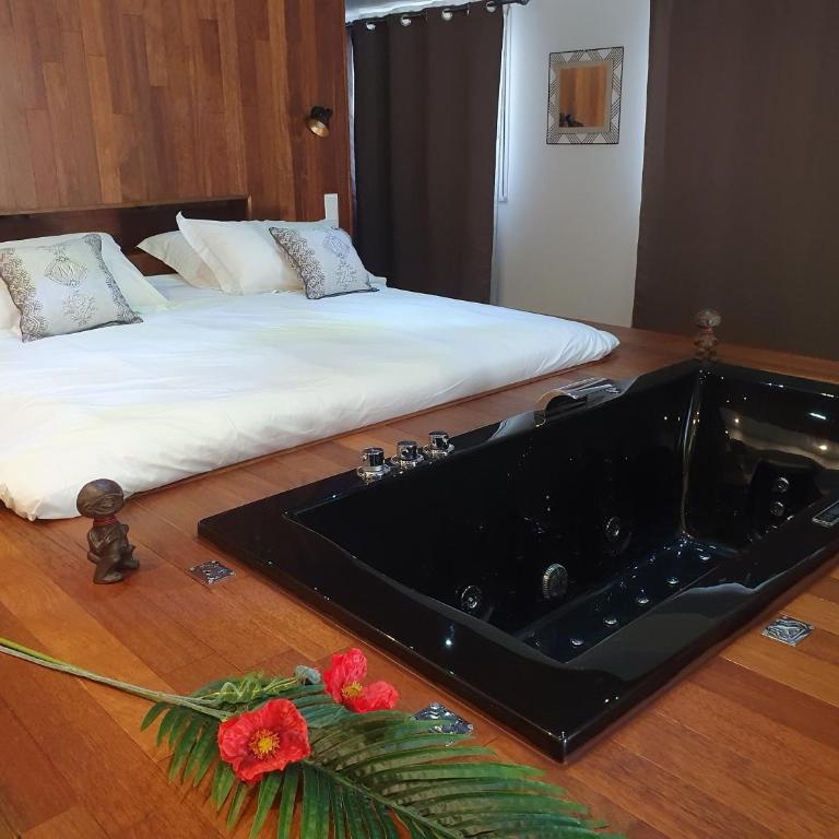 Au secret des Brégines - Chambre Lit King-Size avec Baignoire Spa - 2