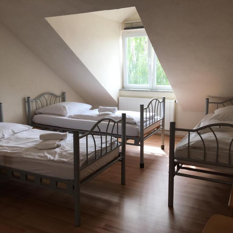 Pension Alis Augsburg - Camera Familiare con Doccia - 2