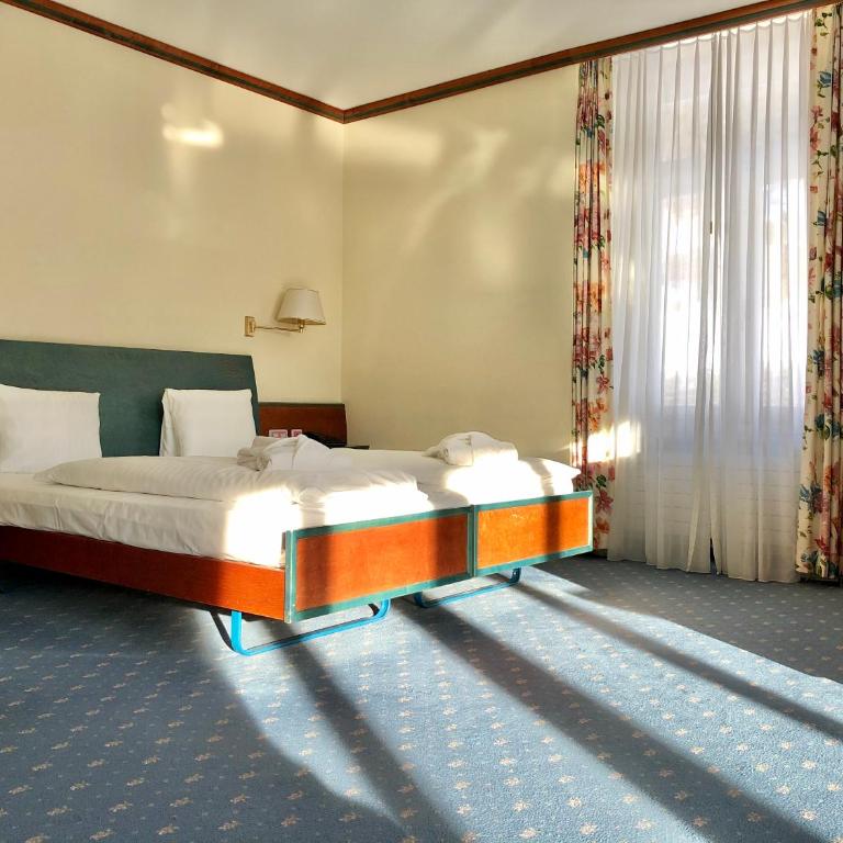 Thermal Hotels & Walliser Alpentherme Leukerbad - Panorama-Junior Suite - 2