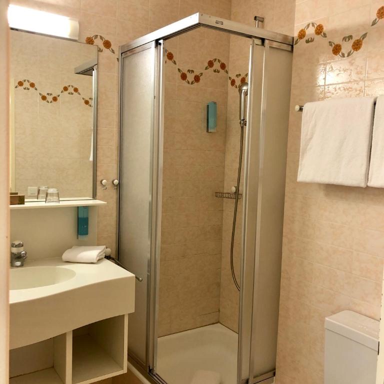 Thermal Hotels & Walliser Alpentherme Leukerbad - Deluxe Doppelzimmer Grand Bain - 1