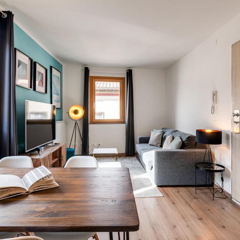 GuestHost - Cozy Gem in Santa Croce - One-Bedroom Apartment - 1