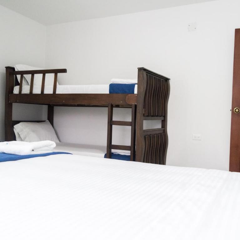 Hotel Aquarius - Habitación cuádruple - 1