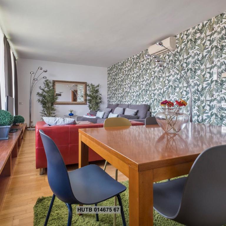 Alcam Vila Olímpica - Three-Bedroom Apartment - 3