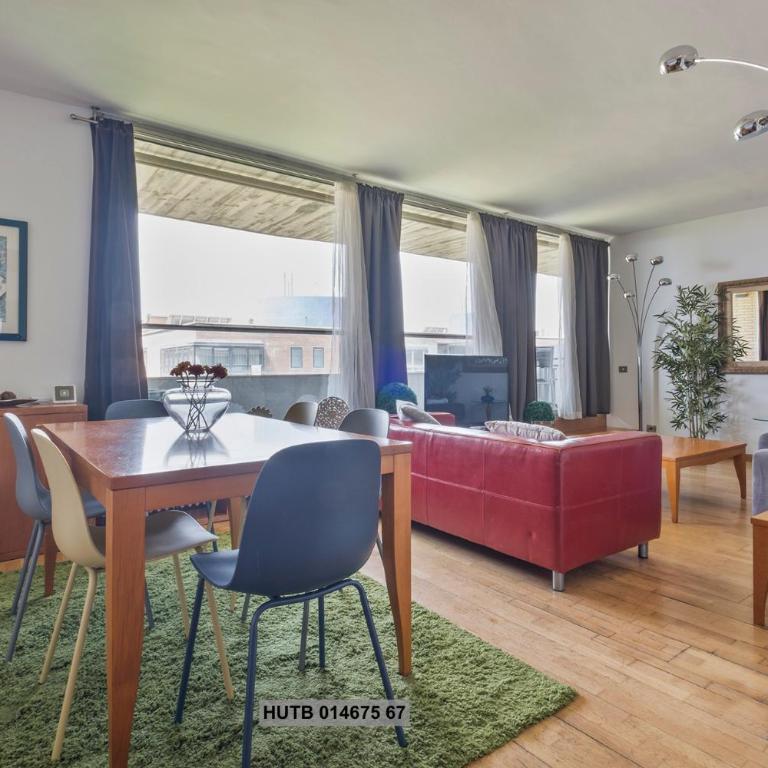 Alcam Vila Olímpica - Three-Bedroom Apartment - 1