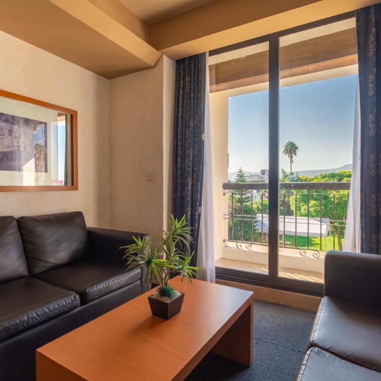 Hotel Flamingo Inn - Suite with Spa Bath - 1