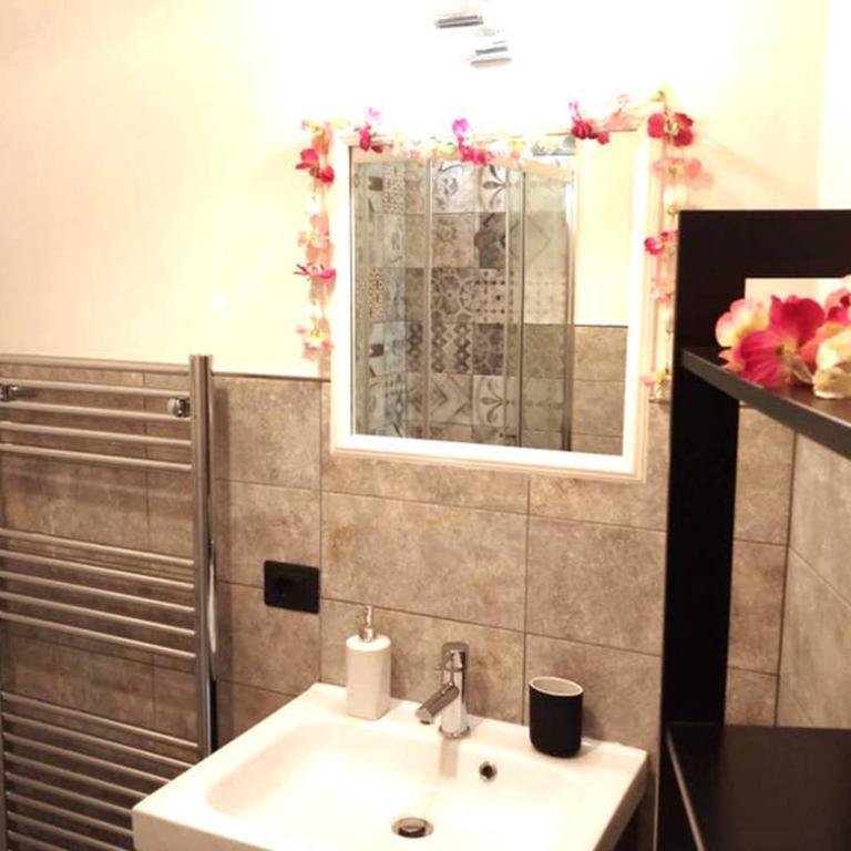 Urban Center III Easy Parking Near Tram - Appartamento con 2 Camere da Letto - 52