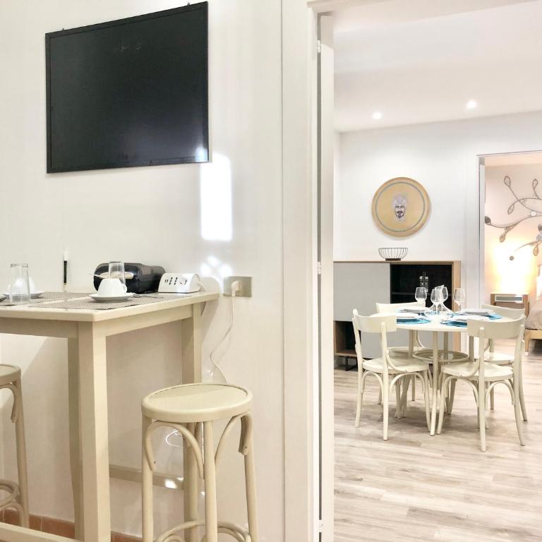 SUITE 4 CANTI - Appartamento con 1 Camera da Letto - 1