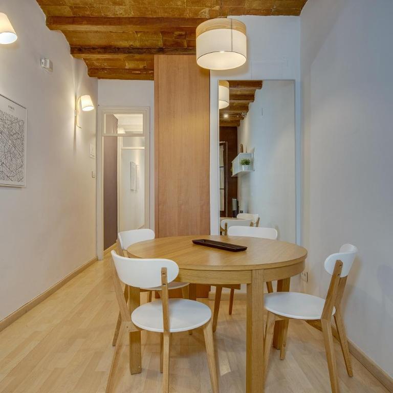 Feelathome Center Apartments - One-Bedroom Apartment - Passatge Maiol Street - 5