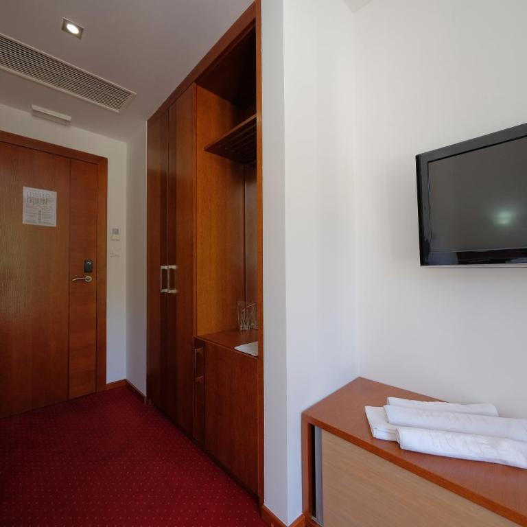 Motel Mujanic Sarajevo - Deluks Dvokrevetna Soba s Bračnim Krevetom (2 odrasle osobe + 1 dete) - 13