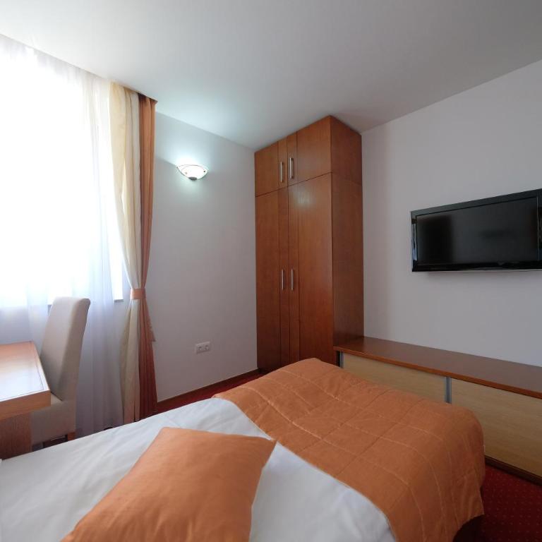 Motel Mujanic Sarajevo - Apartman sa 2 Spavaće Sobe i Terasom - 13