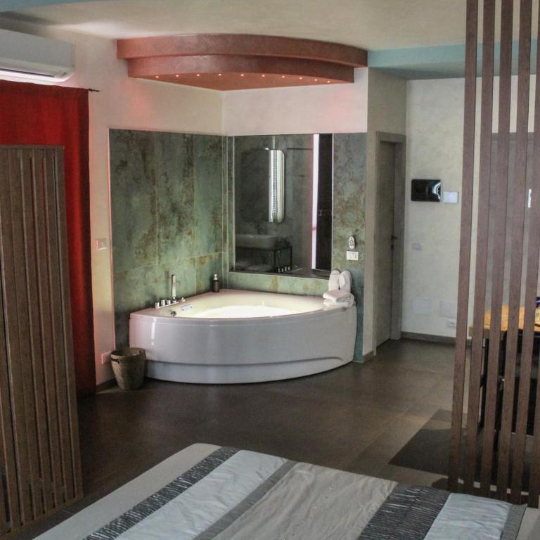 Garda Fantasy Apartment - JACUZZI - Appartamento Superior - 1