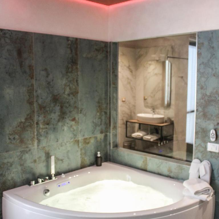 Garda Fantasy Apartment - JACUZZI - Appartamento Superior - 19