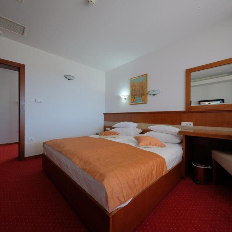 Motel Mujanic Sarajevo - Apartman sa 2 Spavaće Sobe i Terasom - 12