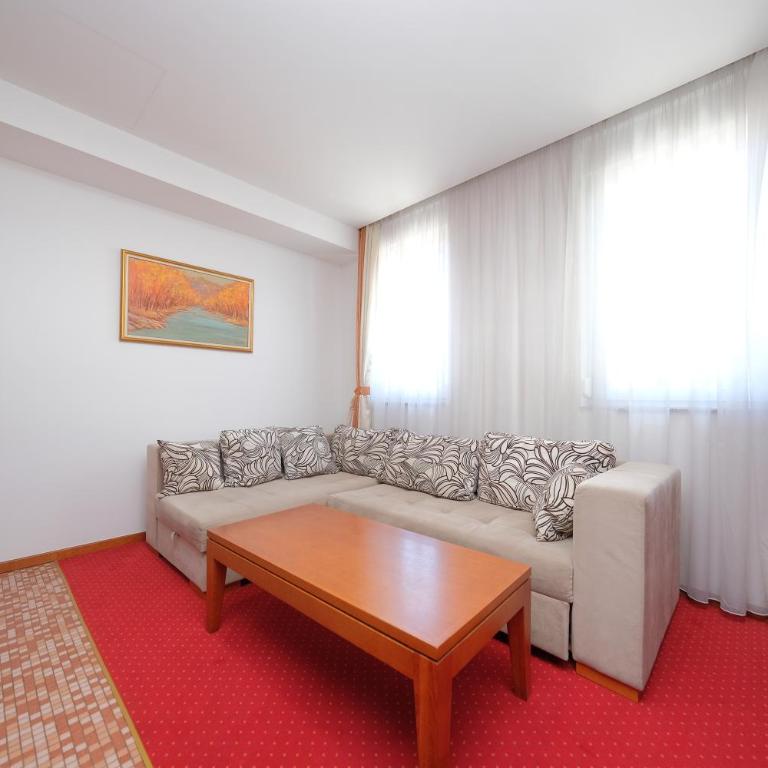 Motel Mujanic Sarajevo - Apartman sa 2 Spavaće Sobe i Terasom - 4