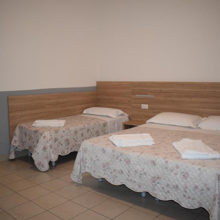 Golden Dream Guest House - Camera Quadrupla con Bagno Privato Esterno - 1