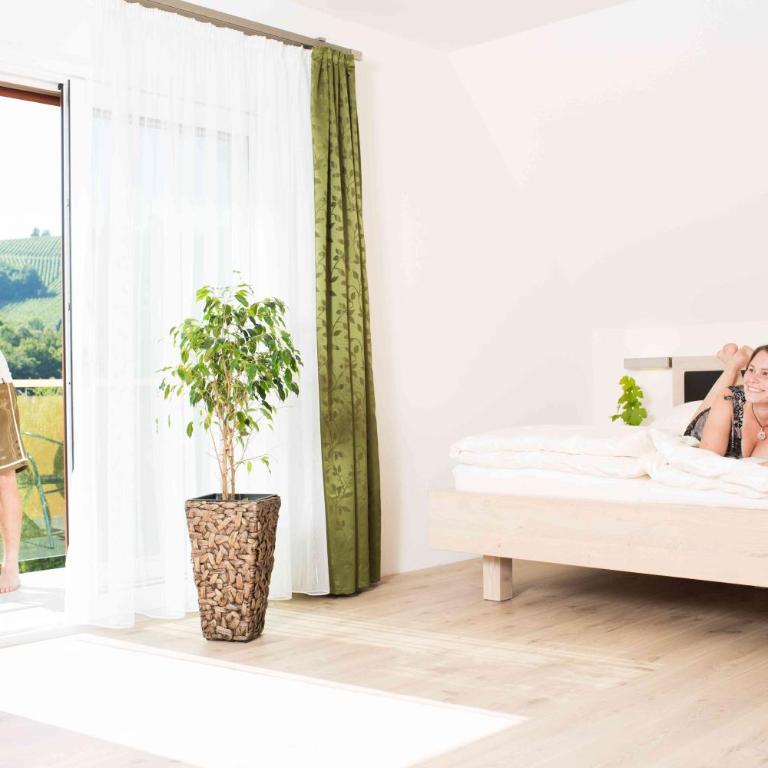 Weingut-Gästezimmer UHL - Familiensuite - 4