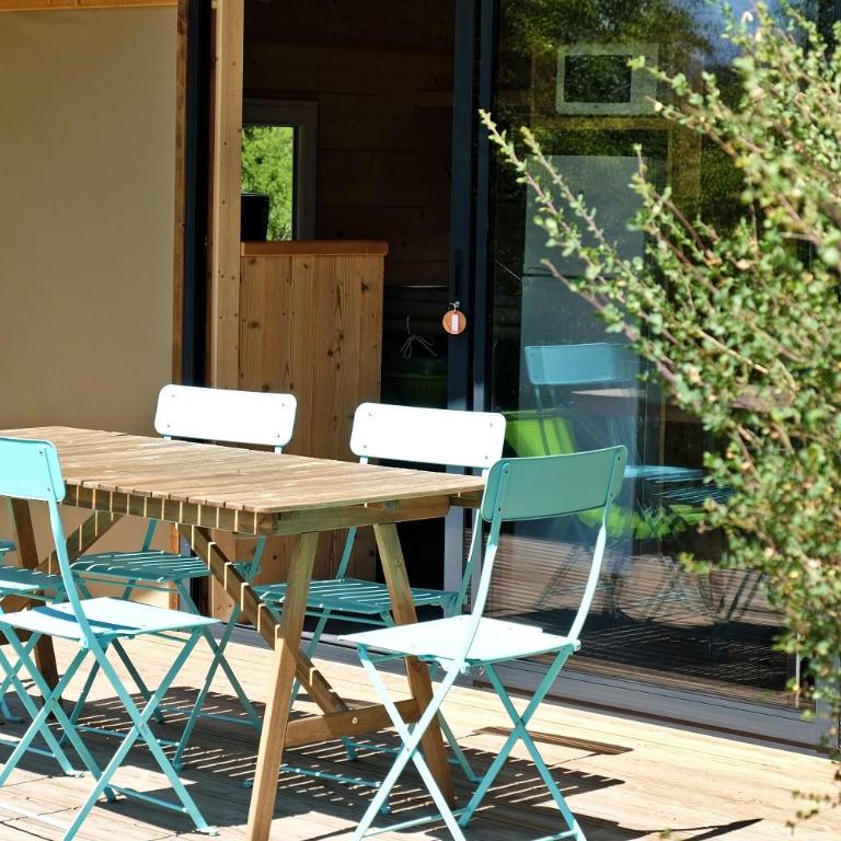 Camping le Petit Liou Sites & Paysages - Three-Bedroom Chalet - 2