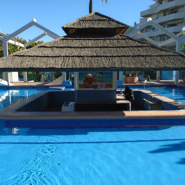 BENAL BEACH Superb Beach front 1 Bedroom Apartment, Sleeps 5 - Apartamento de 1 dormitorio - 15