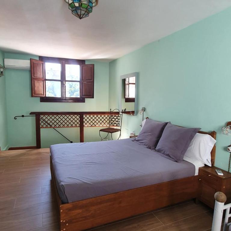 Casa Bombo - Deluxe Double Room with View to the Alhambra - 11