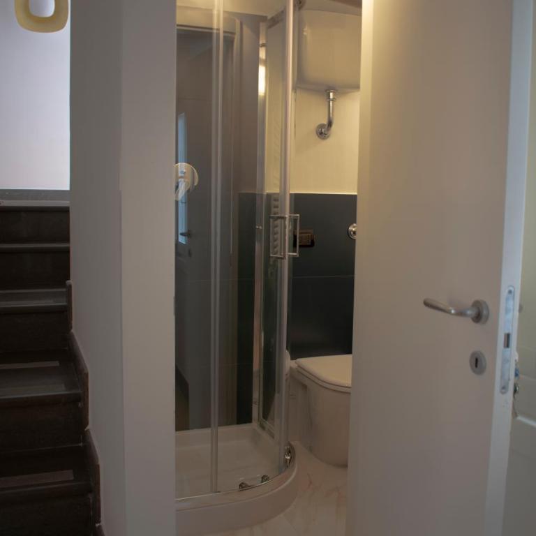 Vesevo Rooms - Camera Tripla con Bagno Privato Esterno - 3