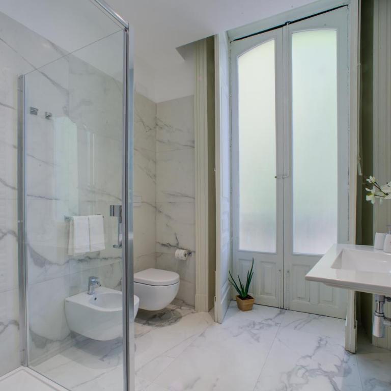 Palazzo Pastura B&B and Apartments - Deluxe Double Room with Balcony - 8