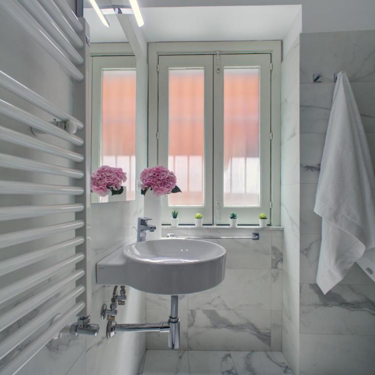 Palazzo Pastura B&B and Apartments - Standard King Room - 10