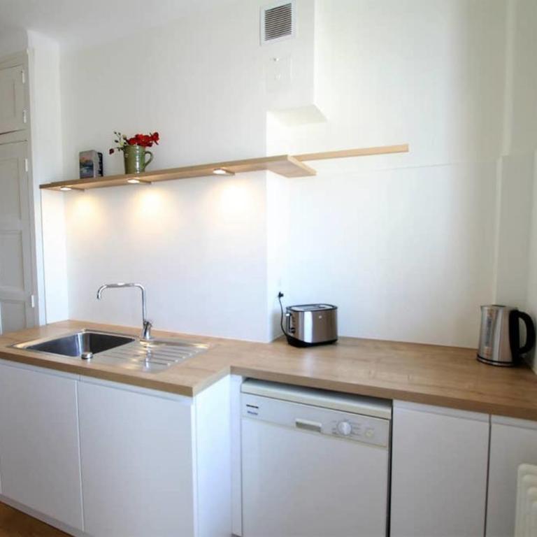 Large 4 rooms in the city center - Apartment - 15