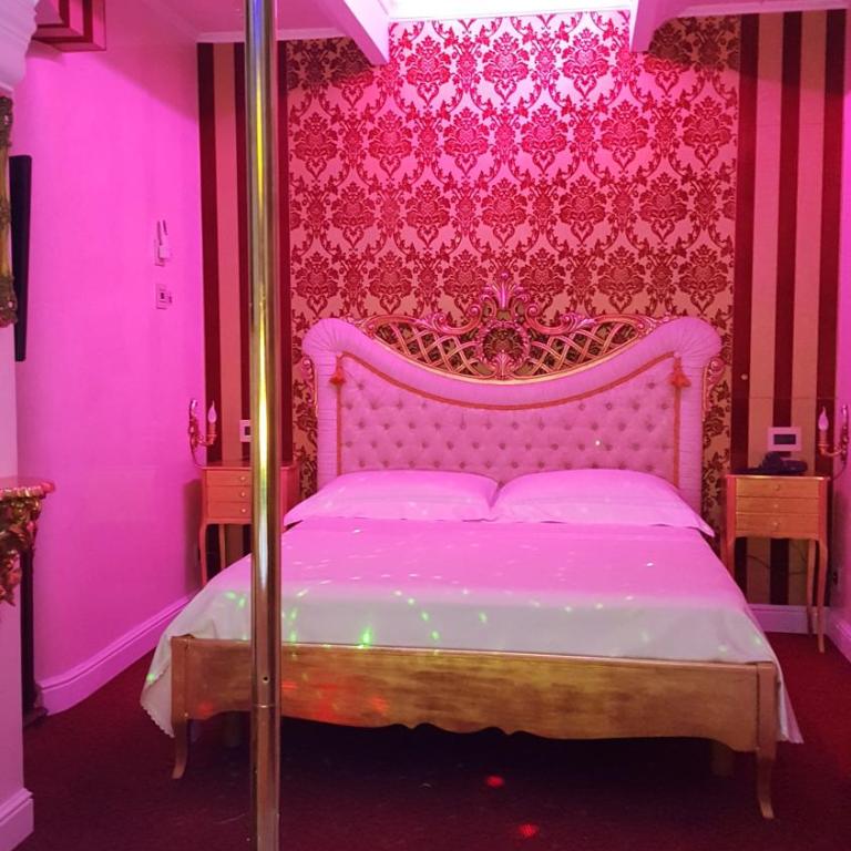 Erossuite GuestHouse - Zimmer mit Queensize-Bett und Whirlpool-Badewanne - 7