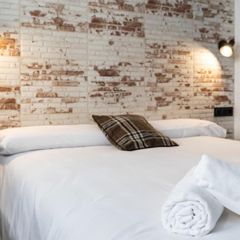Pension H30 SALCES Self check in Licencia HBI01292 - Double Room - 4