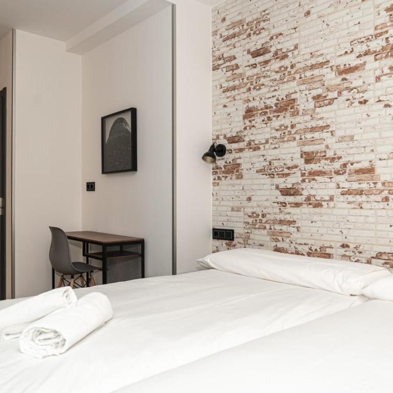 Pension H30 SALCES Self check in Licencia HBI01292 - Double Room - 5
