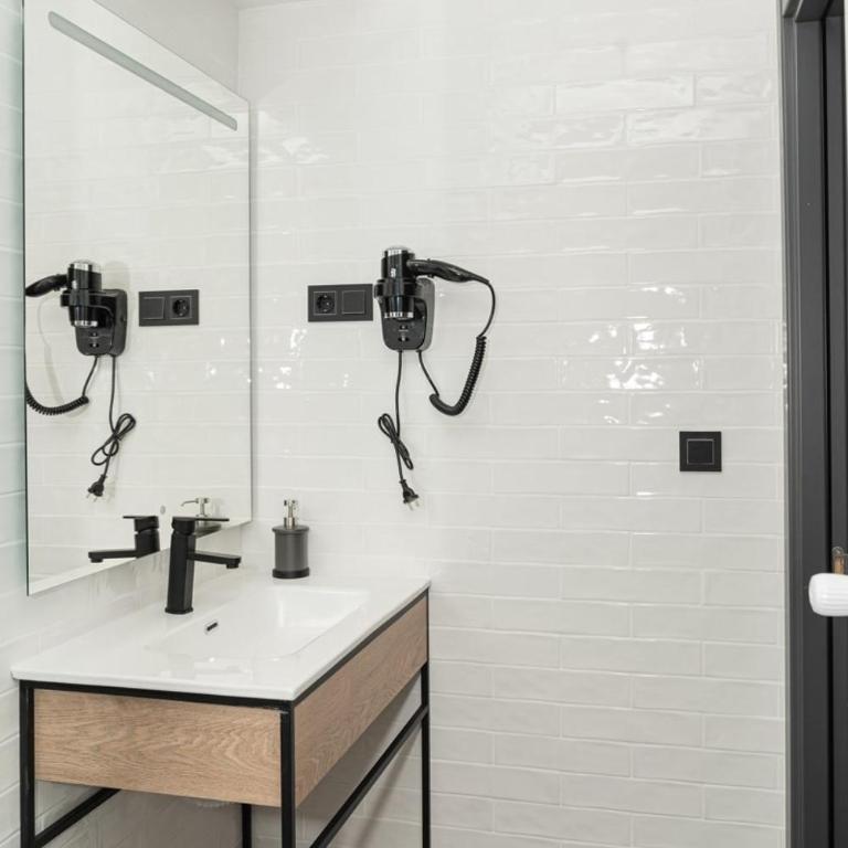 Pension H30 SALCES Self check in Licencia HBI01292 - Double Room - 3