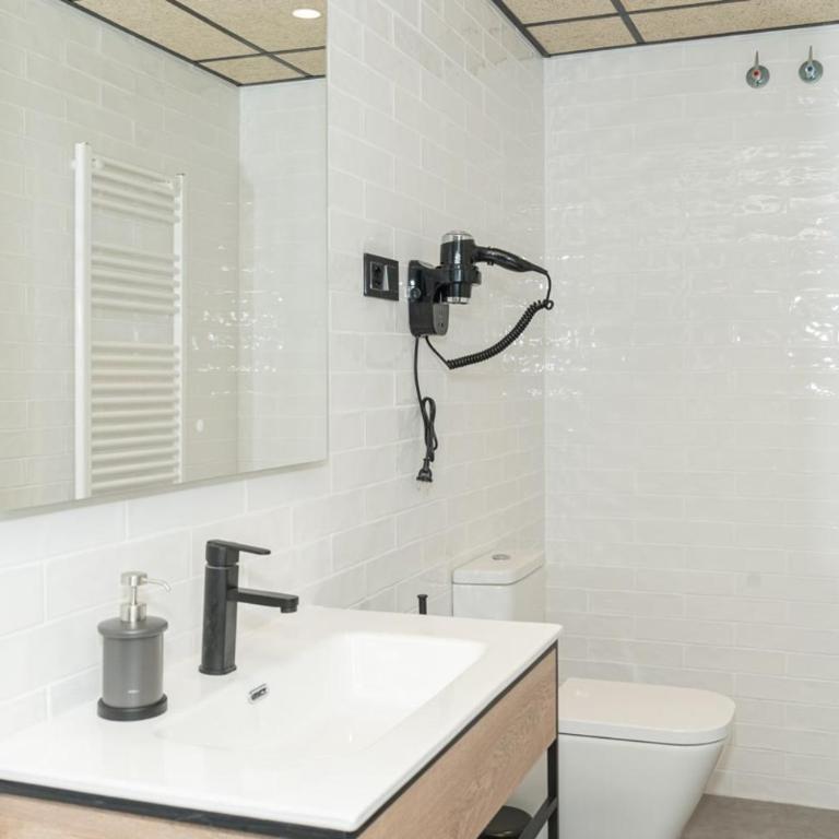Pension H30 SALCES Self check in Licencia HBI01292 - Quadruple Room - 6